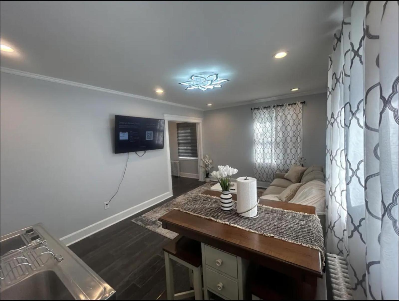 Private Suite In Huntington Station Esterno foto
